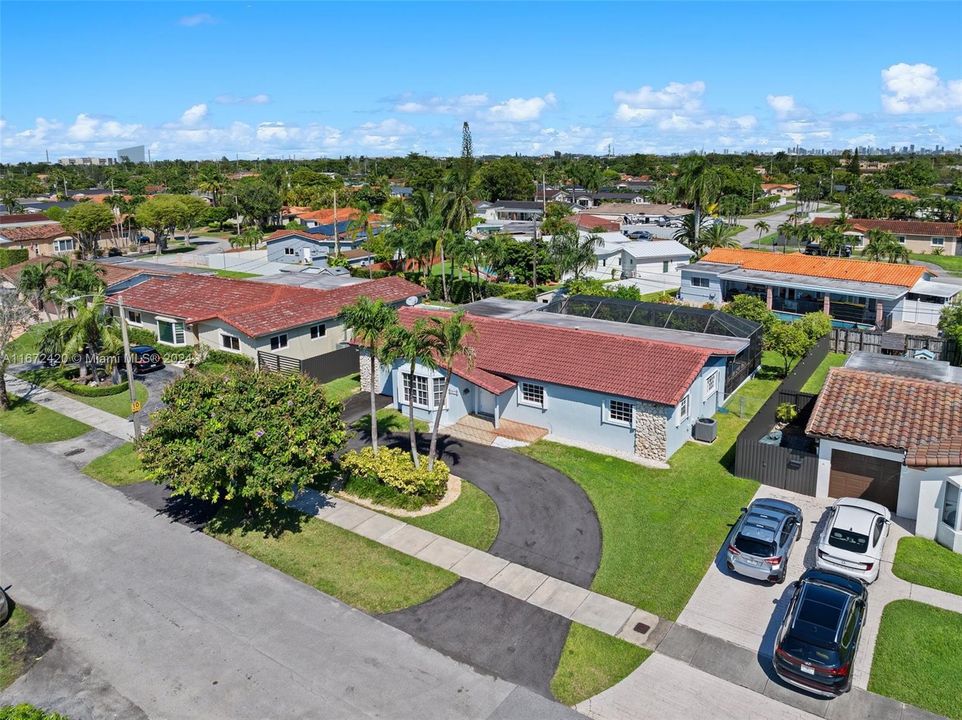 For Sale: $795,000 (3 beds, 2 baths, 1952 Square Feet)