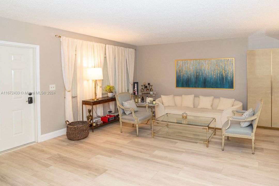 For Sale: $295,000 (2 beds, 2 baths, 1200 Square Feet)