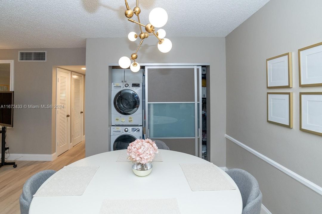 For Sale: $295,000 (2 beds, 2 baths, 1200 Square Feet)