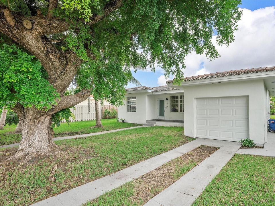 For Sale: $1,050,000 (3 beds, 2 baths, 1337 Square Feet)