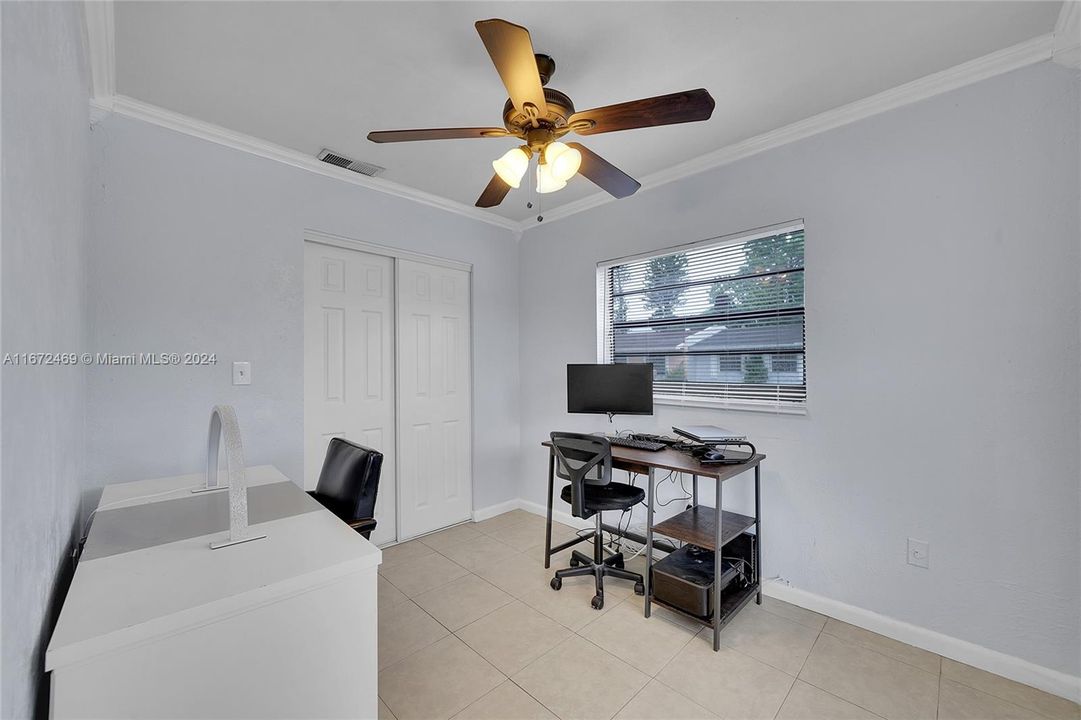 For Sale: $375,000 (3 beds, 1 baths, 1019 Square Feet)