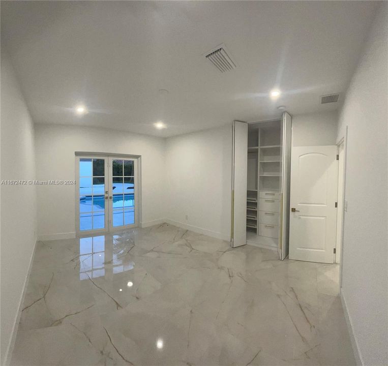 En Venta: $3,290,000 (5 camas, 4 baños, 3521 Pies cuadrados)