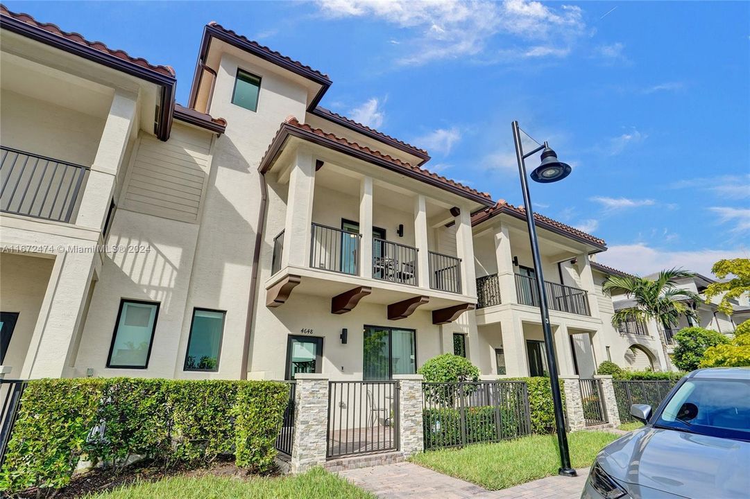 For Sale: $850,000 (3 beds, 2 baths, 1929 Square Feet)