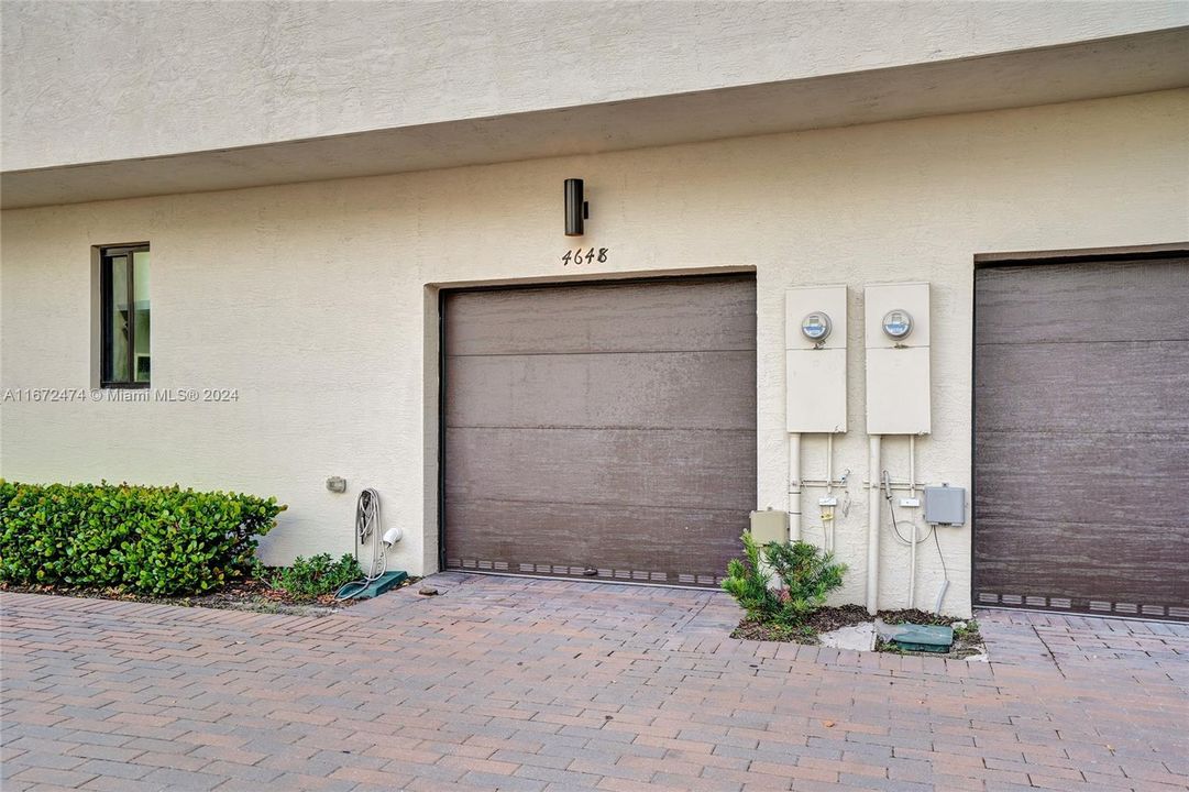 For Sale: $850,000 (3 beds, 2 baths, 1929 Square Feet)