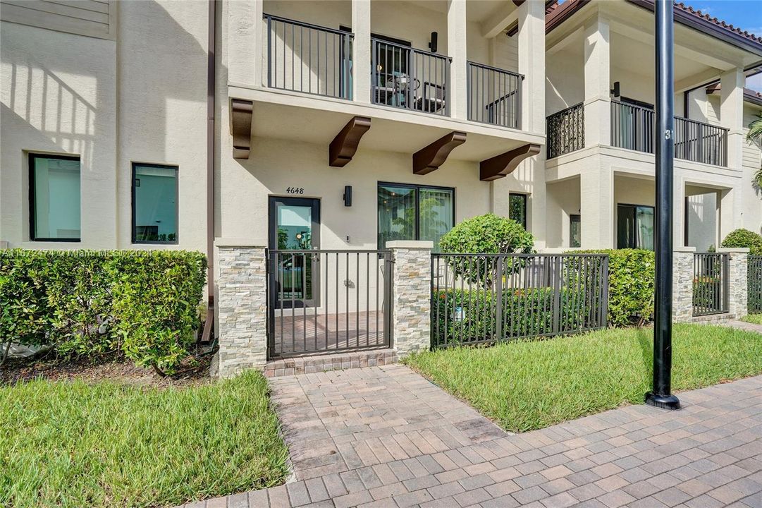 For Sale: $850,000 (3 beds, 2 baths, 1929 Square Feet)