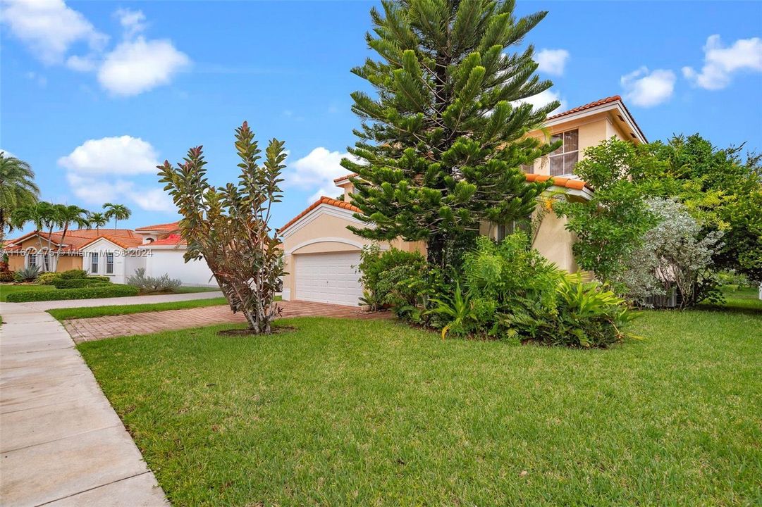 Active With Contract: $700,000 (4 beds, 3 baths, 2679 Square Feet)