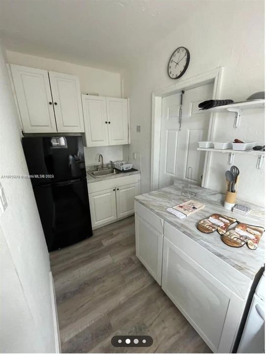 For Rent: $1,300 (0 beds, 1 baths, 1053 Square Feet)