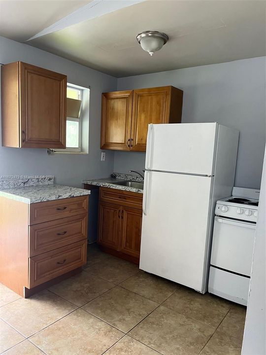 For Rent: $1,050 (1 beds, 1 baths, 4376 Square Feet)