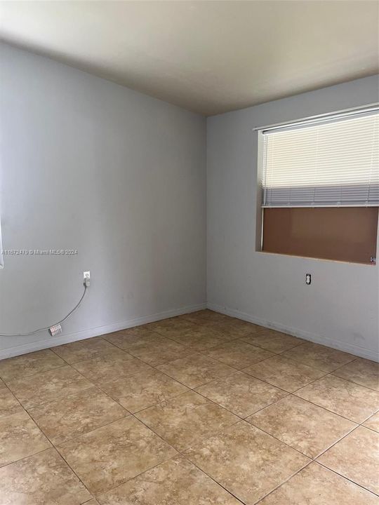 For Rent: $1,050 (1 beds, 1 baths, 4376 Square Feet)