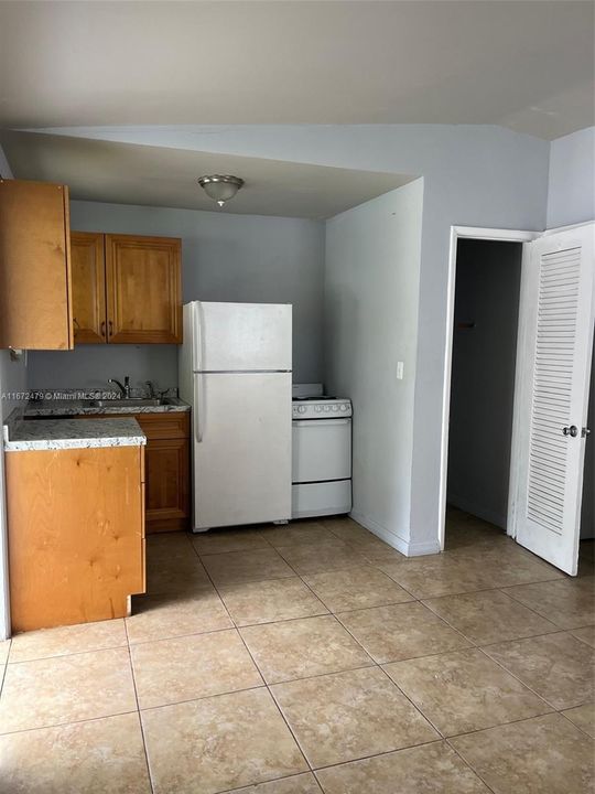 For Rent: $1,050 (1 beds, 1 baths, 4376 Square Feet)