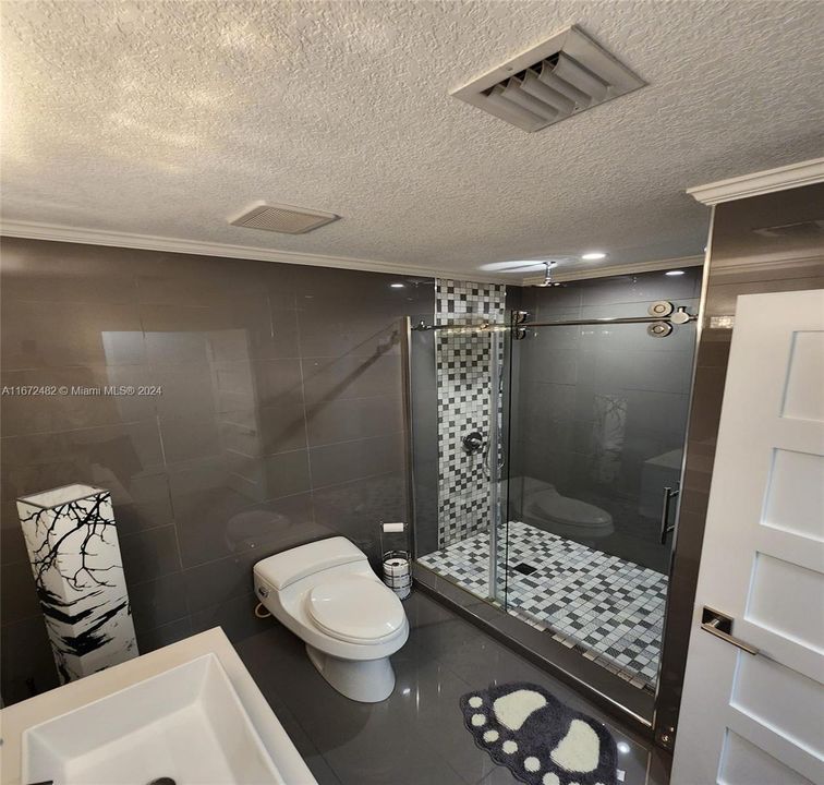 Recently Rented: $4,500 (3 beds, 2 baths, 1629 Square Feet)