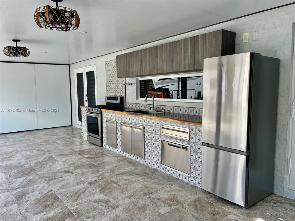 Recently Rented: $4,500 (3 beds, 2 baths, 1629 Square Feet)