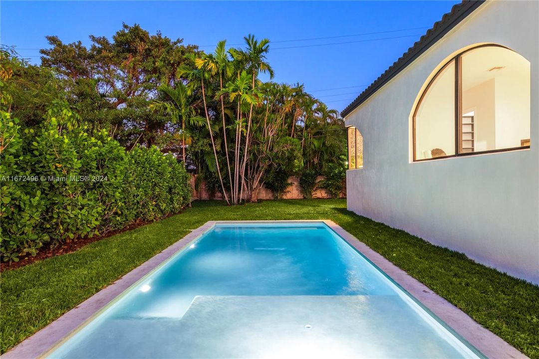 En Venta: $3,495,000 (5 camas, 5 baños, 2680 Pies cuadrados)