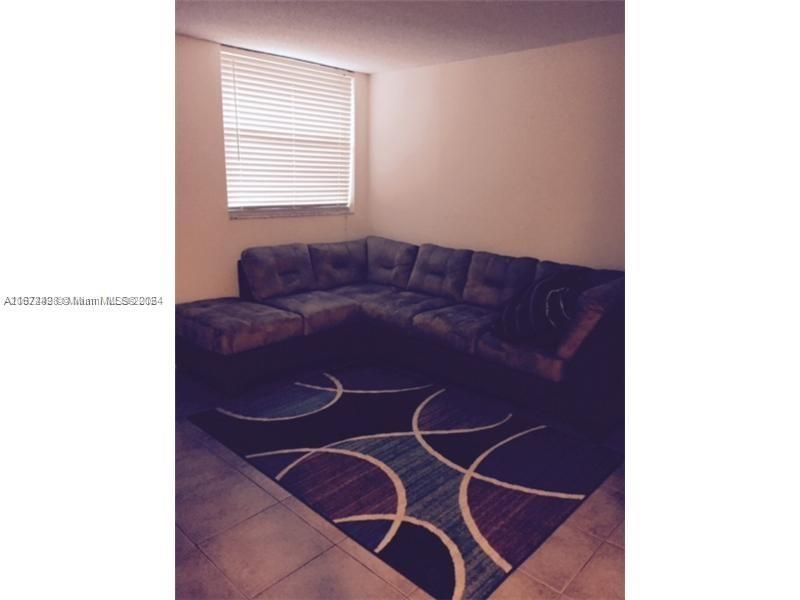 For Sale: $220,000 (1 beds, 1 baths, 620 Square Feet)