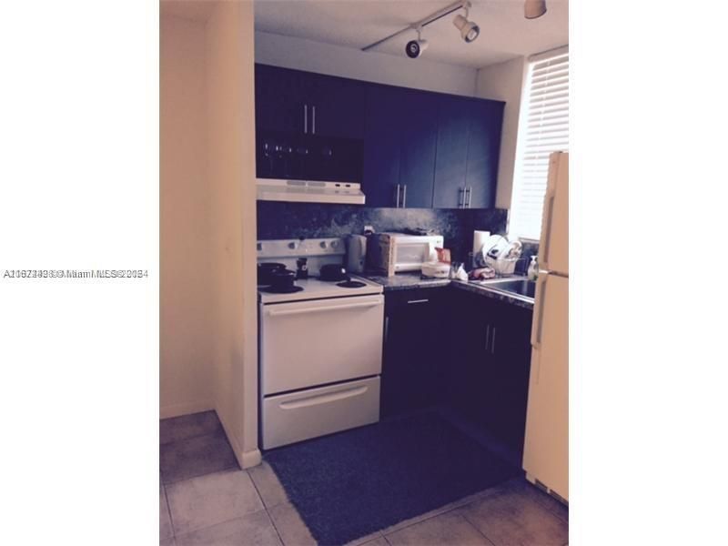 For Sale: $220,000 (1 beds, 1 baths, 620 Square Feet)