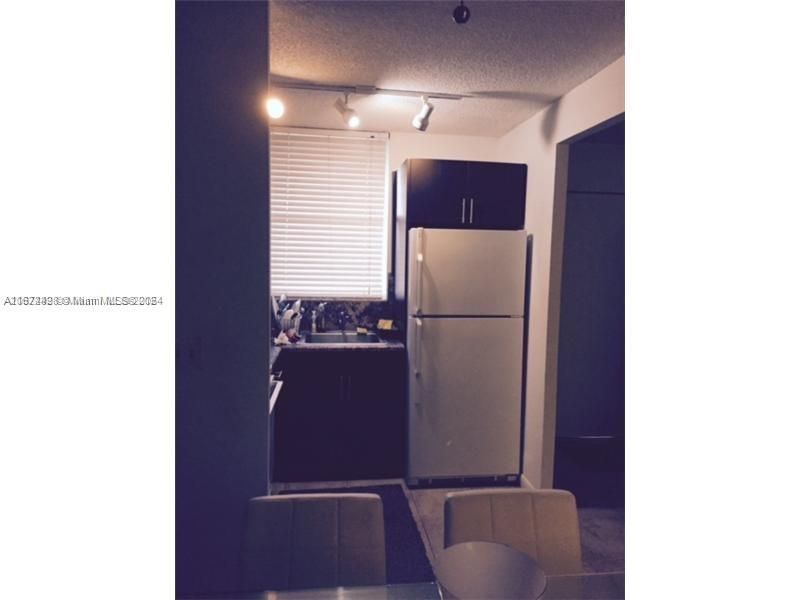 For Sale: $220,000 (1 beds, 1 baths, 620 Square Feet)