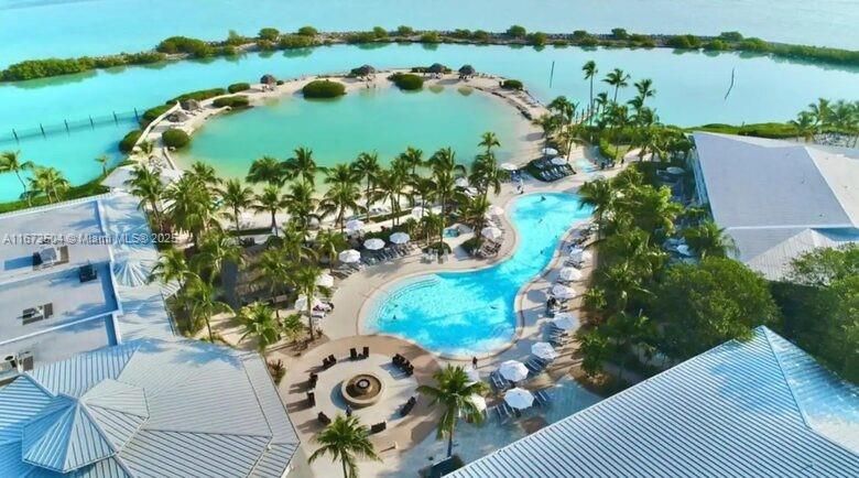 最近售出: $2,000,000 (4 贝兹, 4 浴室, 3172 平方英尺)