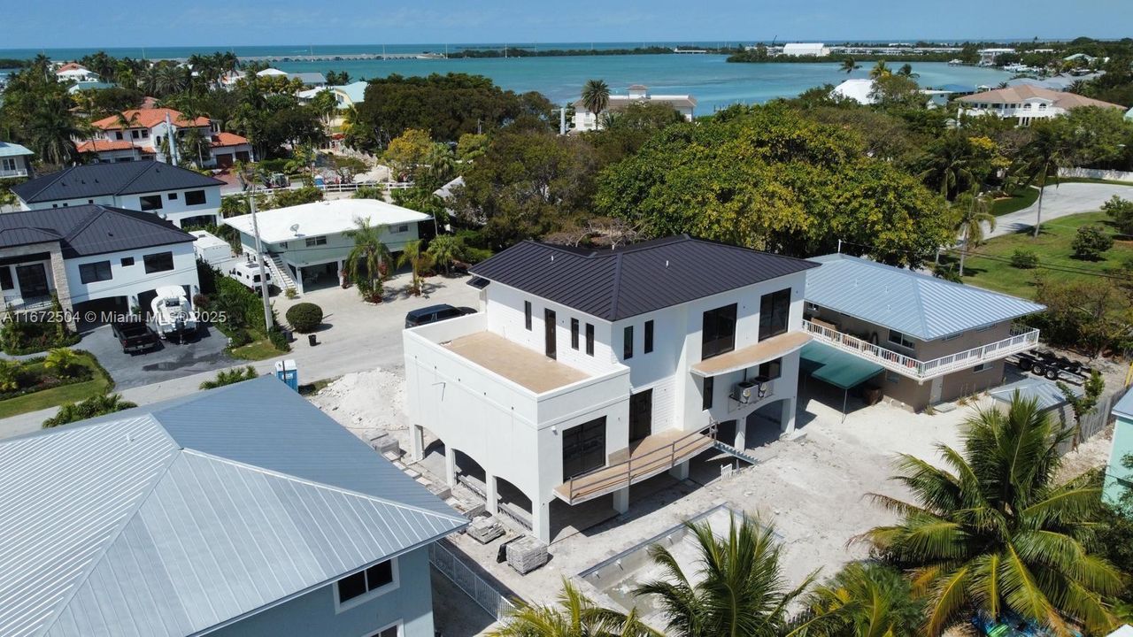 最近售出: $2,000,000 (4 贝兹, 4 浴室, 3172 平方英尺)