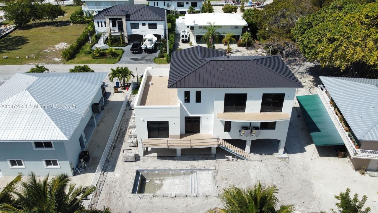 最近售出: $2,000,000 (4 贝兹, 4 浴室, 3172 平方英尺)