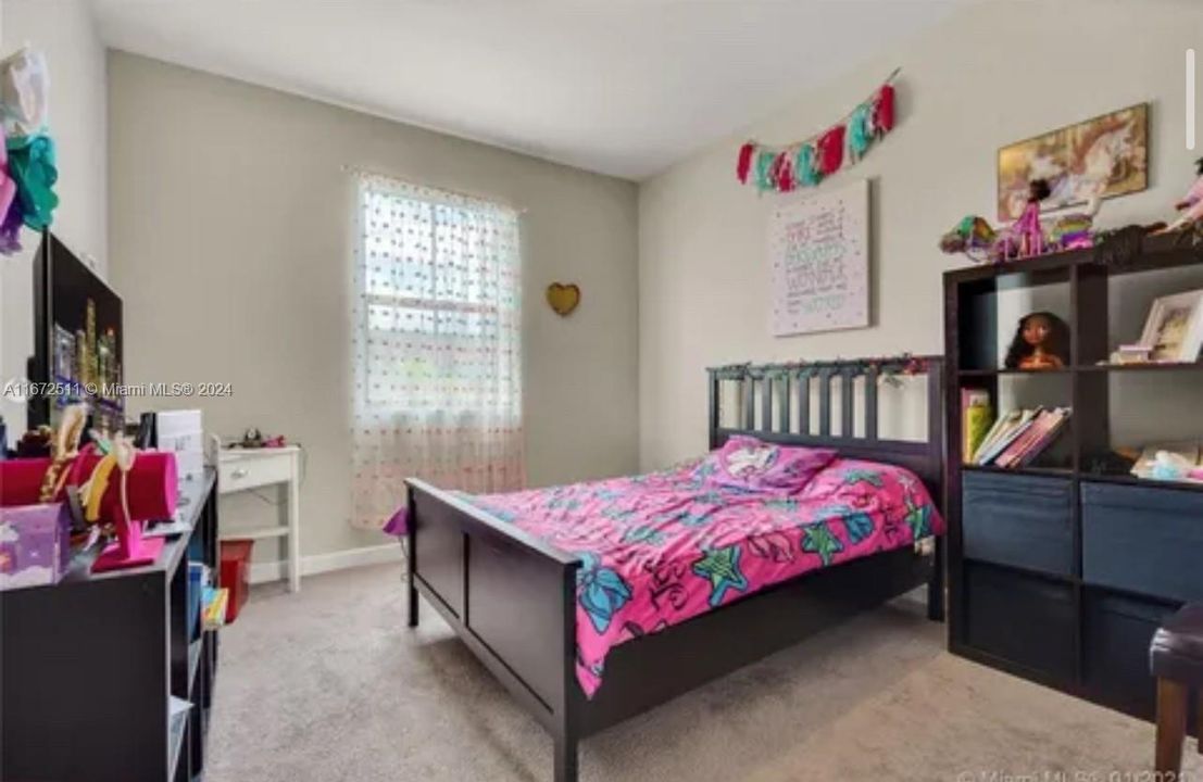 Active With Contract: $2,800 (3 beds, 2 baths, 1829 Square Feet)