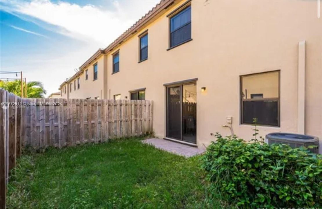 Active With Contract: $2,800 (3 beds, 2 baths, 1829 Square Feet)