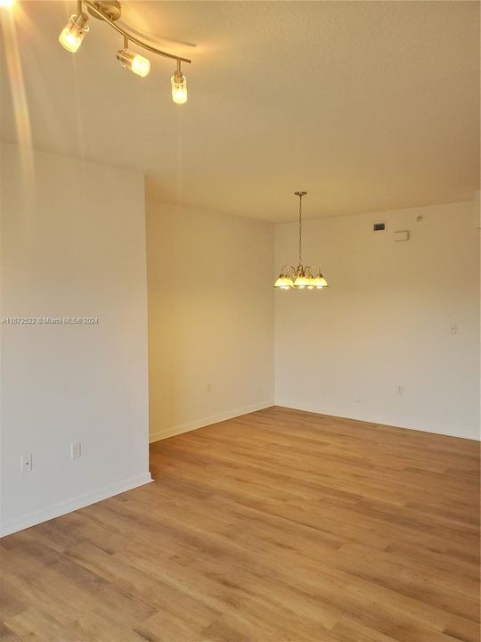 For Rent: $2,000 (2 beds, 2 baths, 914 Square Feet)