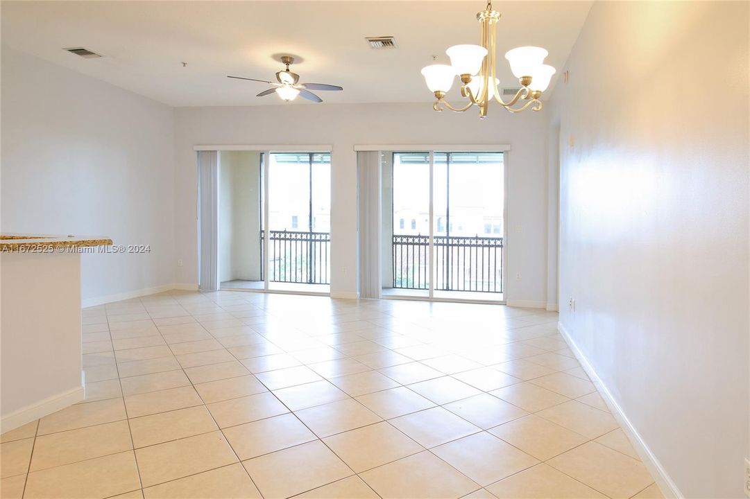 For Sale: $390,000 (2 beds, 2 baths, 1159 Square Feet)