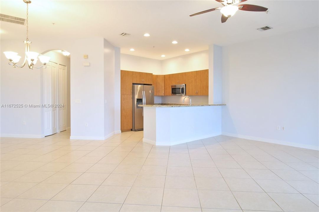 For Sale: $390,000 (2 beds, 2 baths, 1159 Square Feet)