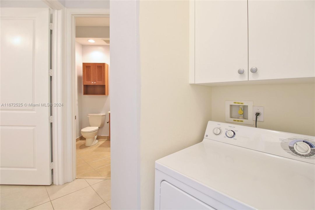 For Sale: $390,000 (2 beds, 2 baths, 1159 Square Feet)