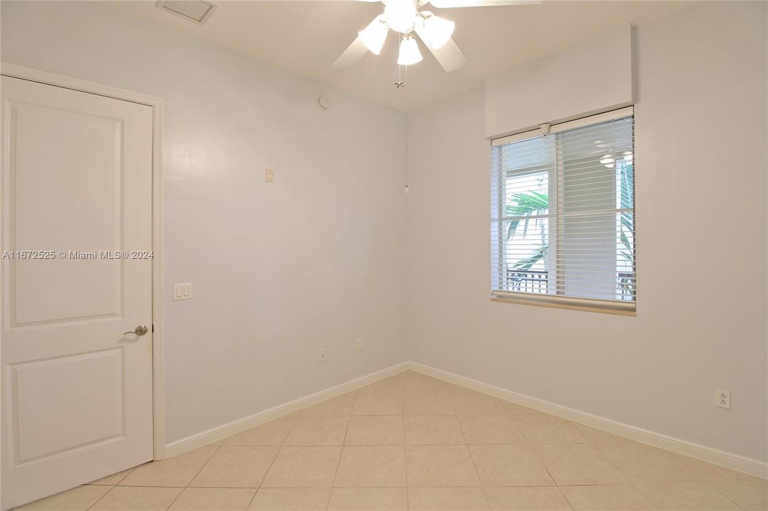 For Sale: $390,000 (2 beds, 2 baths, 1159 Square Feet)