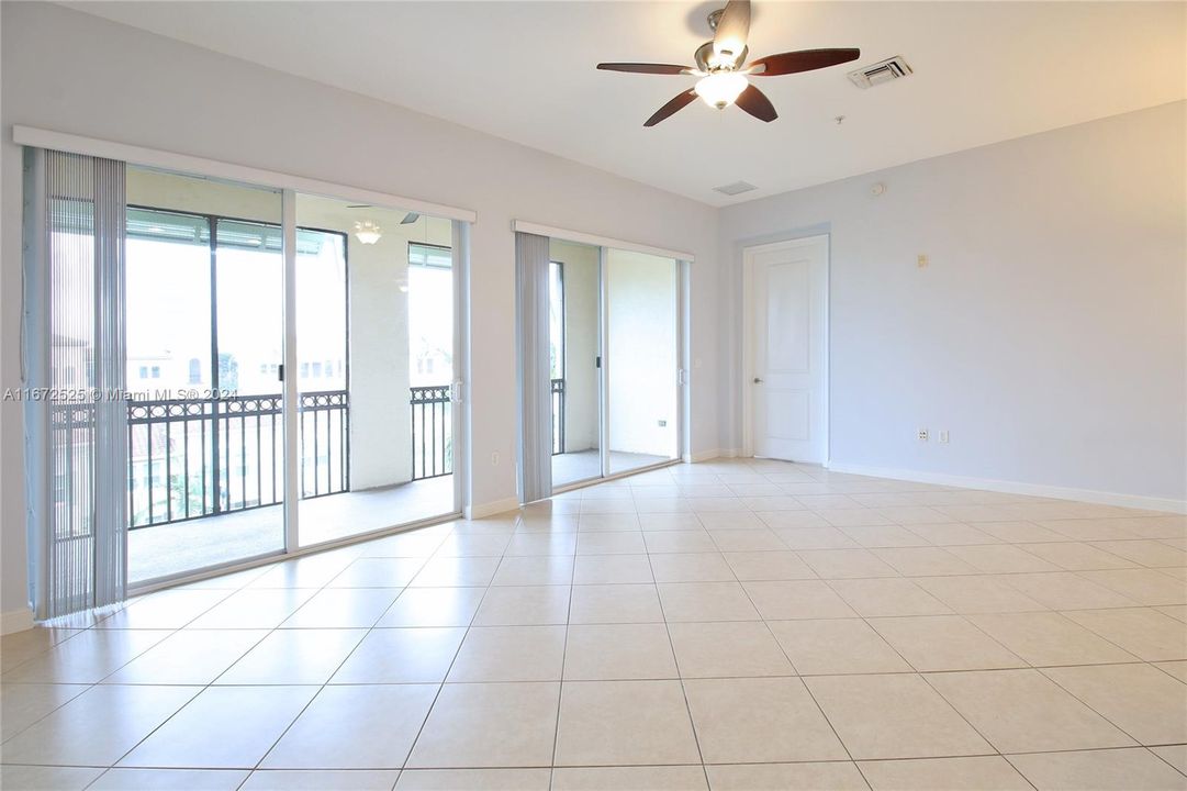 For Sale: $390,000 (2 beds, 2 baths, 1159 Square Feet)