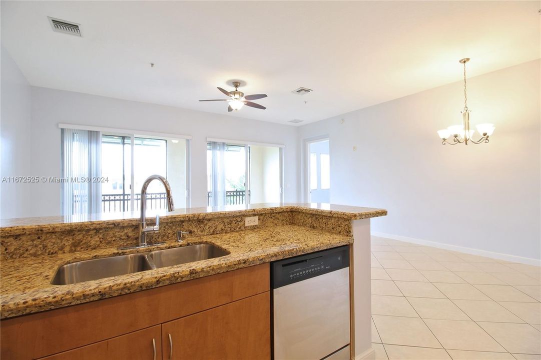 For Sale: $390,000 (2 beds, 2 baths, 1159 Square Feet)