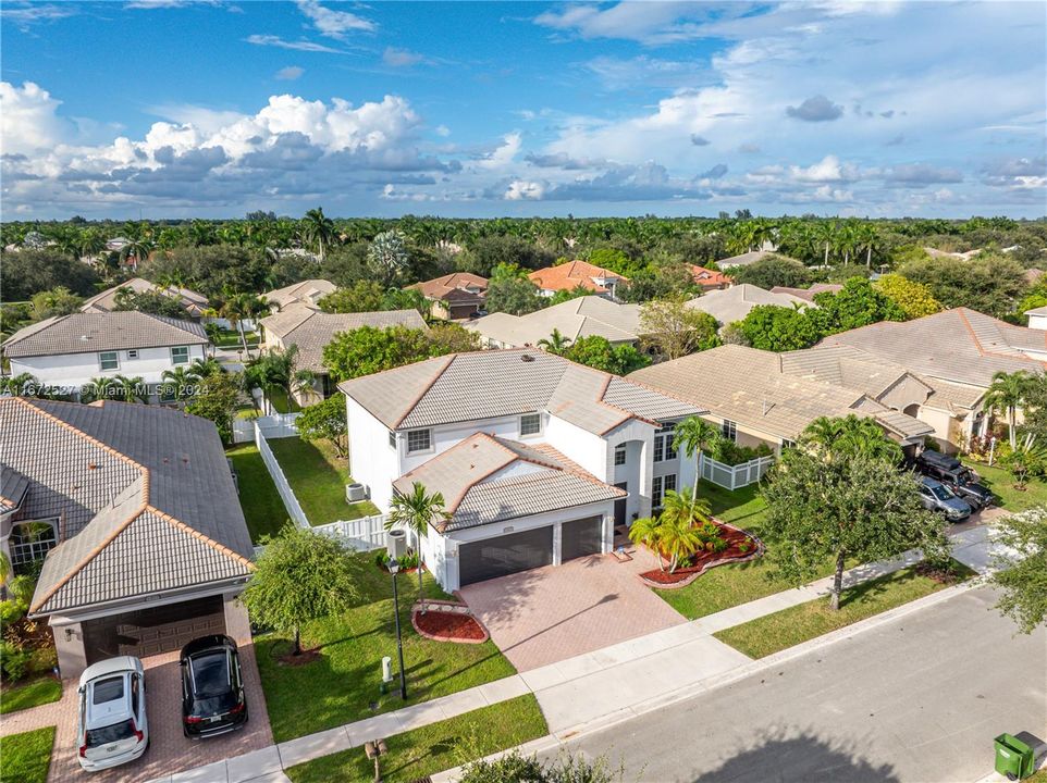 For Sale: $920,000 (4 beds, 3 baths, 3284 Square Feet)