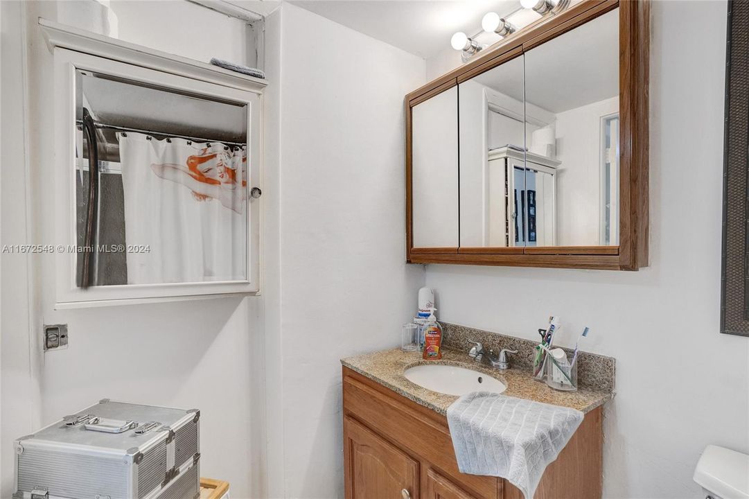 For Sale: $459,000 (1 beds, 1 baths, 662 Square Feet)