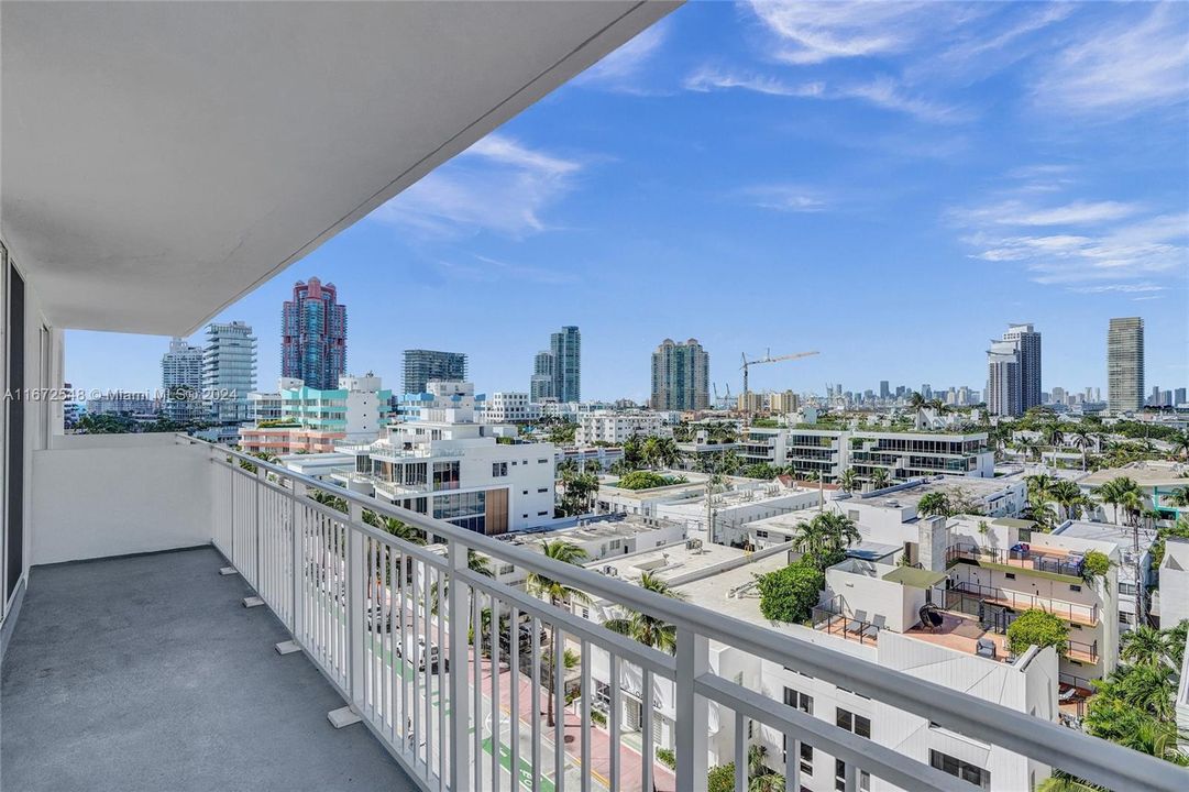 For Sale: $459,000 (1 beds, 1 baths, 662 Square Feet)