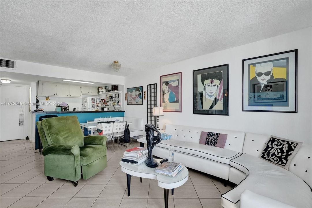 For Sale: $459,000 (1 beds, 1 baths, 662 Square Feet)