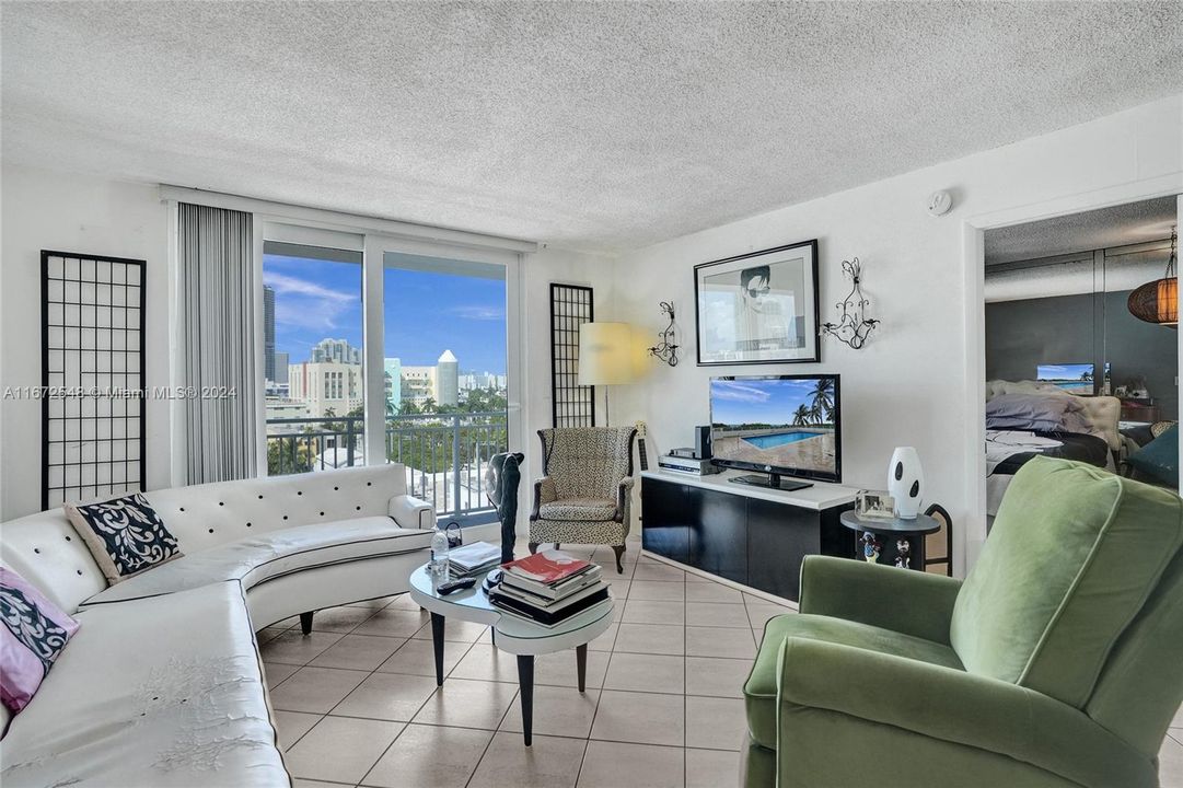 For Sale: $459,000 (1 beds, 1 baths, 662 Square Feet)