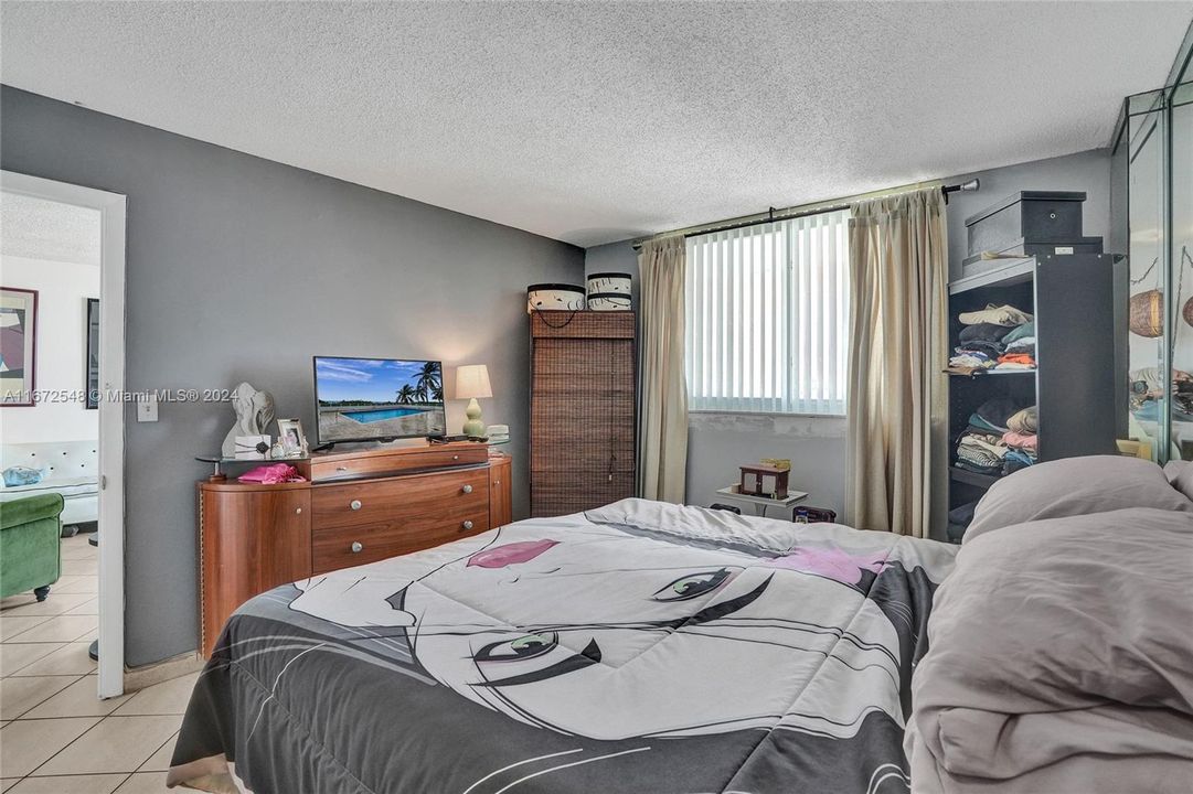 For Sale: $459,000 (1 beds, 1 baths, 662 Square Feet)