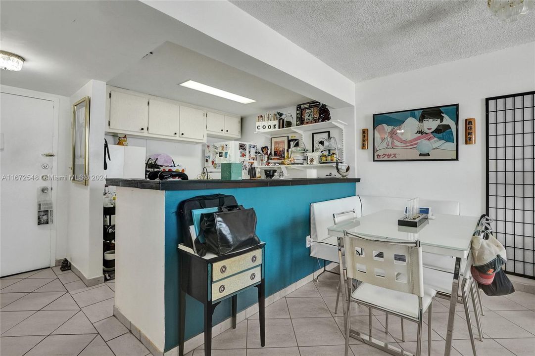 For Sale: $459,000 (1 beds, 1 baths, 662 Square Feet)