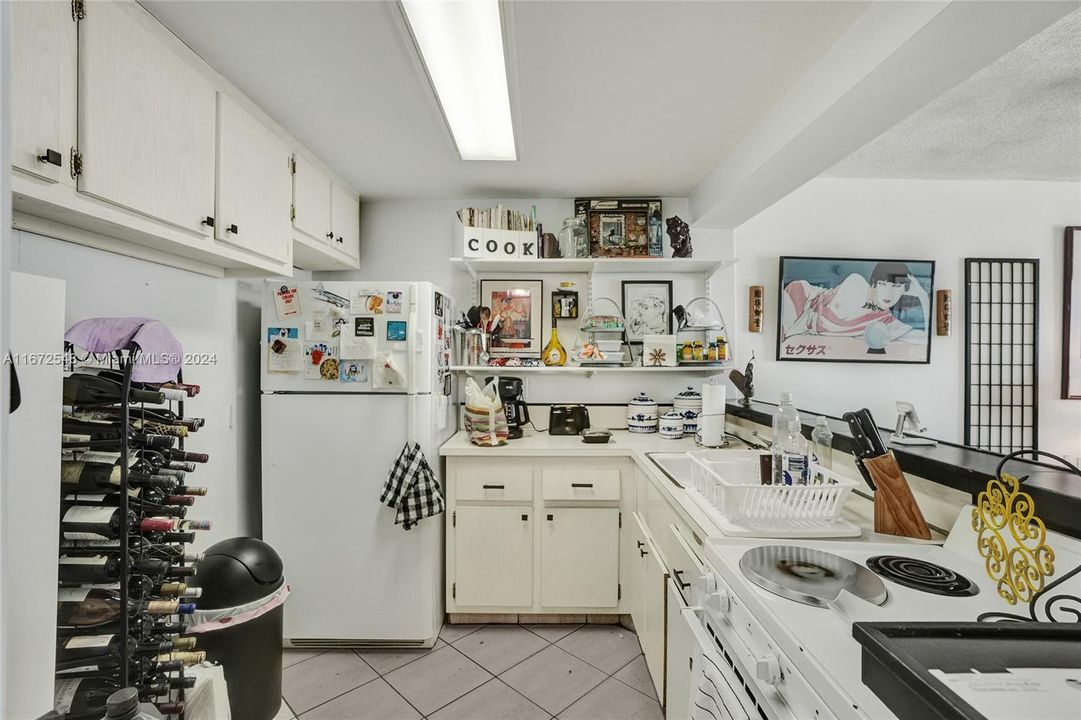 For Sale: $459,000 (1 beds, 1 baths, 662 Square Feet)