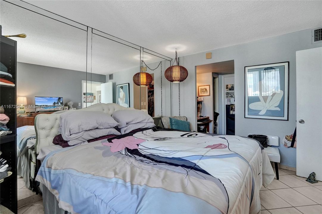 For Sale: $459,000 (1 beds, 1 baths, 662 Square Feet)