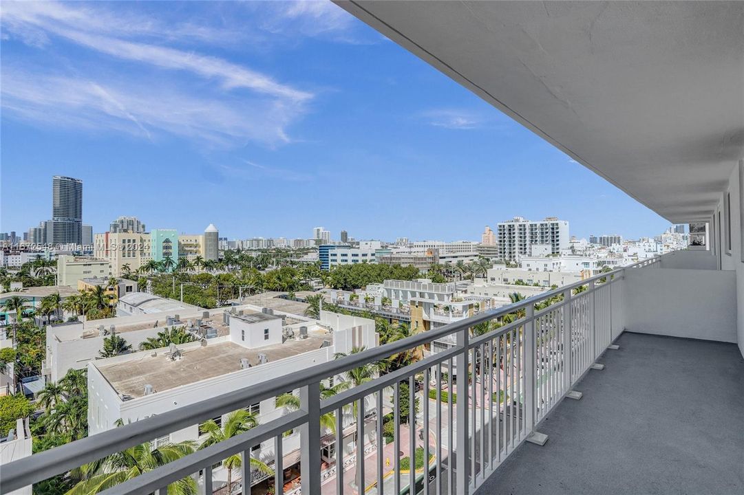 For Sale: $459,000 (1 beds, 1 baths, 662 Square Feet)