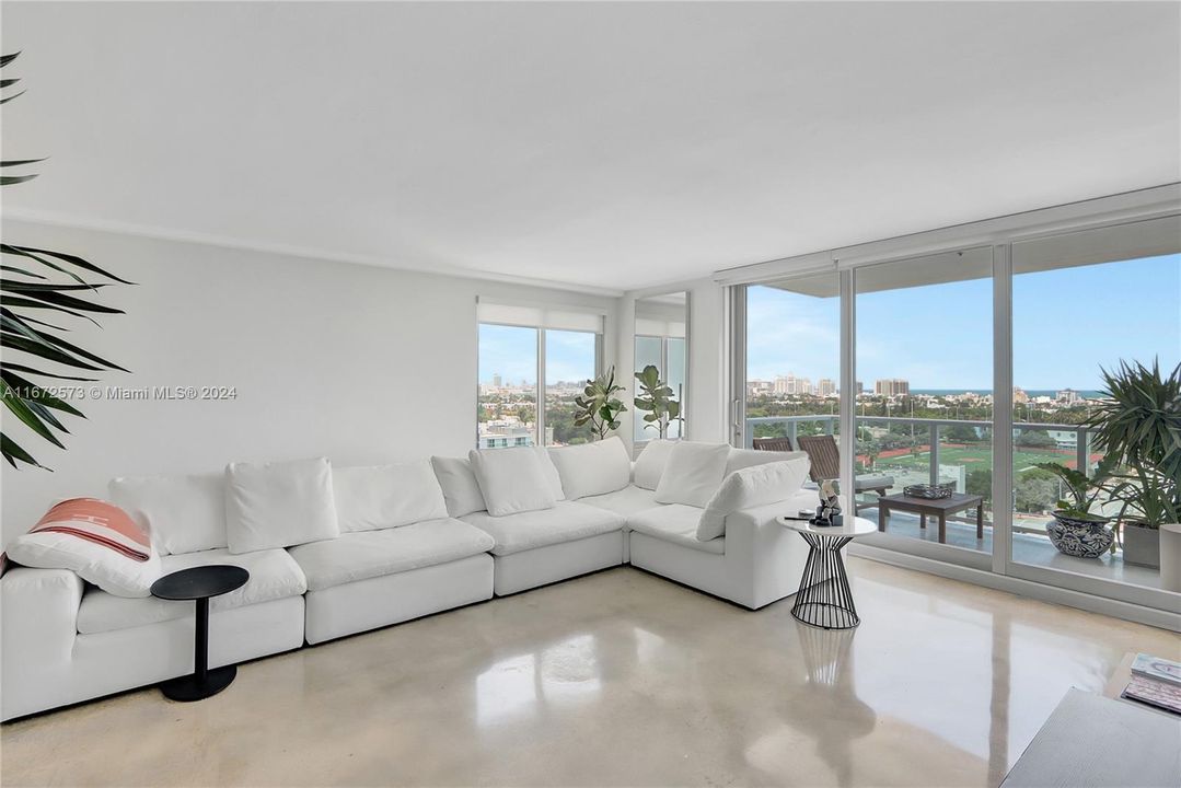 Recently Rented: $4,700 (1 beds, 1 baths, 962 Square Feet)