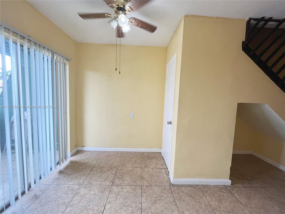 For Sale: $187,000 (1 beds, 1 baths, 616 Square Feet)