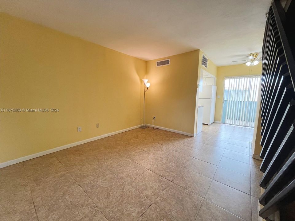 For Sale: $187,000 (1 beds, 1 baths, 616 Square Feet)