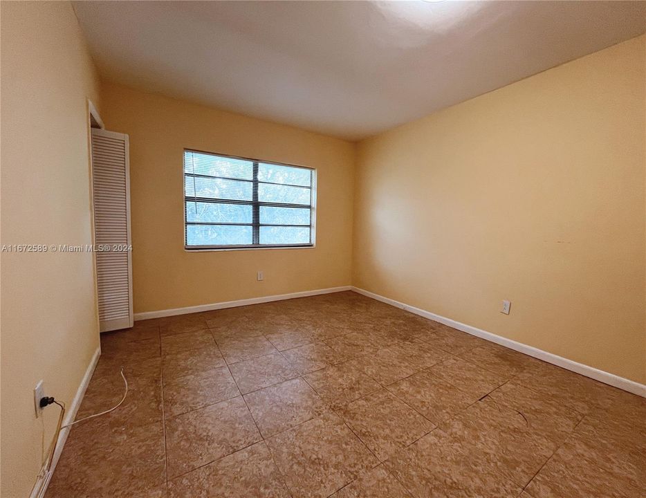 For Sale: $187,000 (1 beds, 1 baths, 616 Square Feet)