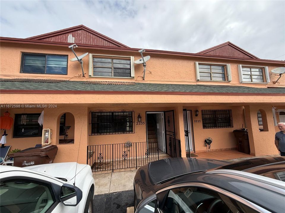 En Venta: $265,000 (2 camas, 1 baños, 896 Pies cuadrados)