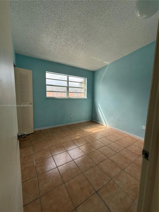 For Sale: $265,000 (2 beds, 1 baths, 896 Square Feet)