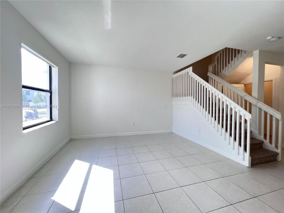 Recently Rented: $2,600 (3 beds, 2 baths, 1612 Square Feet)