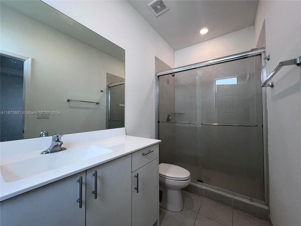 Recently Rented: $2,600 (3 beds, 2 baths, 1612 Square Feet)